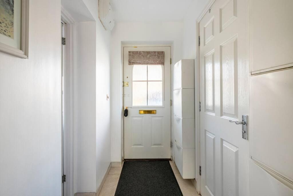 Bedroom With Kitchenette, Private Bathroom And Parking Cardiff Dış mekan fotoğraf